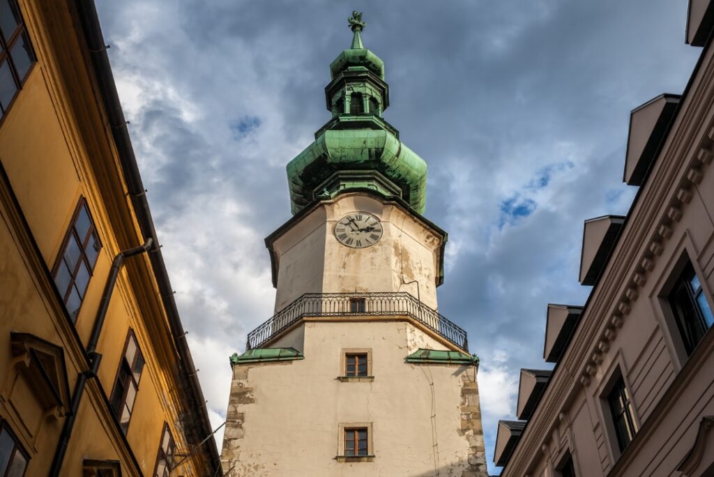 Bratislava: Korunovačné Mesto so Slávnou Históriou